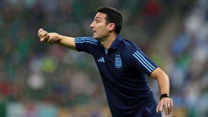 Enzo Fernández llegó al país para sumarse al seleccionado argentino