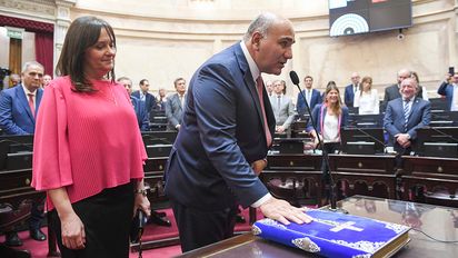 Sin elegir a sus autoridades, el Senado les tomó juramento a los 24 legisladores electos
