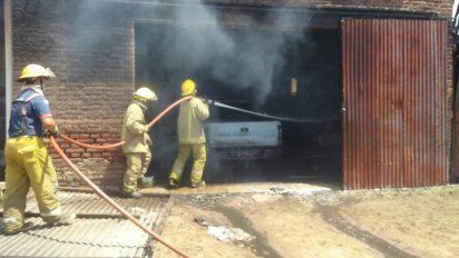 Pérdidas millonarias al incendiarse un galpón en un campo de Chucul