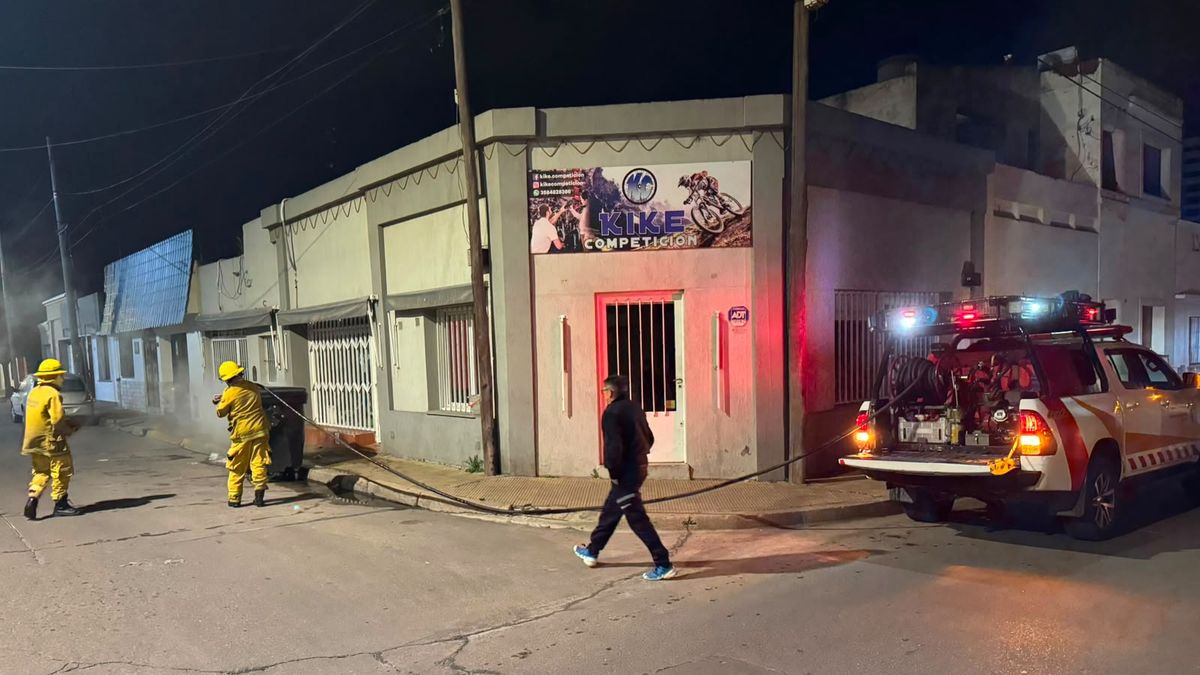 Prendía fuego contenedores de basura en macrocentro: fue detenido