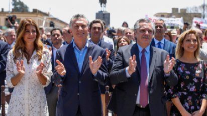 Entre aplausos y abucheos, Macri y Fernández compartieron una misa