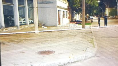 Un joven perdió la vida y otro está grave tras caer de la moto en la que circulaban