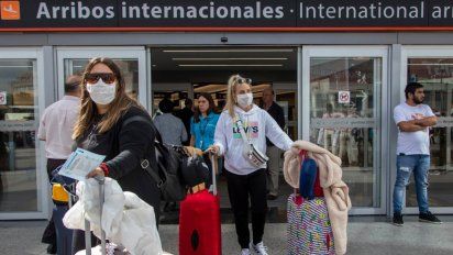 El Gobierno endurece condiciones de ingreso al país ante aumento de casos de covid
