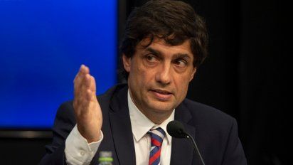 Lacunza va a EE.UU. para definir el desembolso de US$ 5.400 millones del FMI