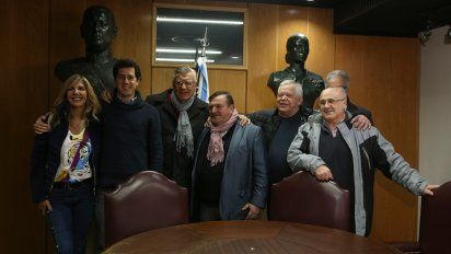Al filo del plazo legal, Barrionuevo devolvió las llaves de la sede del PJ a Gioja