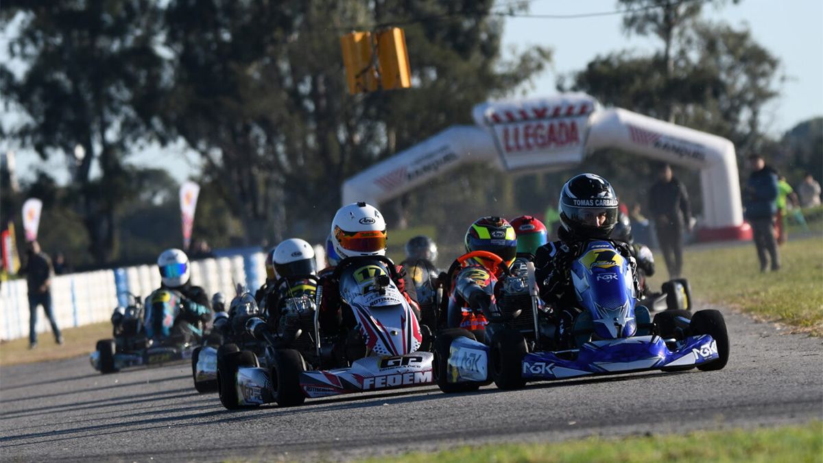 Tomás Carballo lidera el pelotón de la Monomarca 150 cc. Menor en Río Cuarto