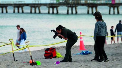 Miami: una nena cayó en un pozo, quedó enterrada en la arena y murió