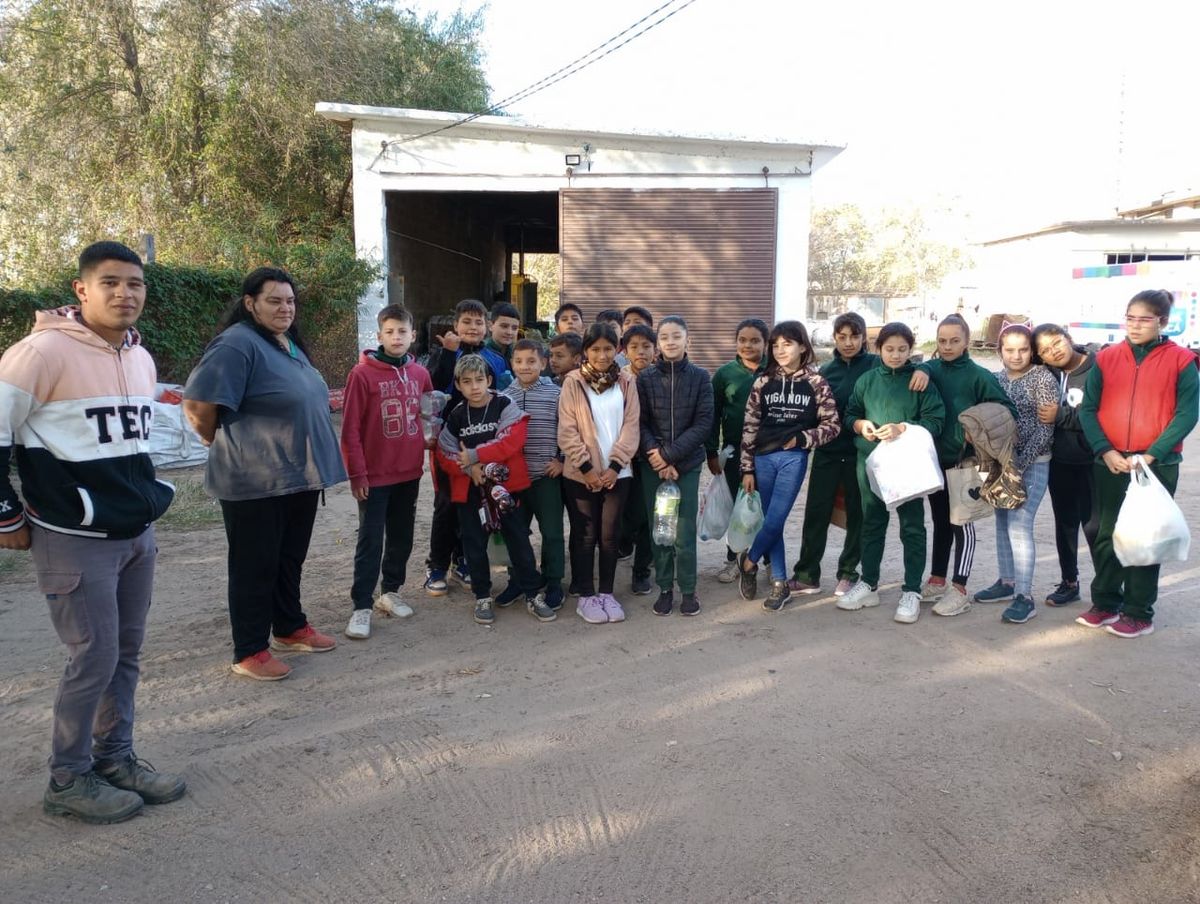 Chicos y chicas de la escuela de barrio Las Playas visitaron ayer el Centro de Gestión Ambiental.