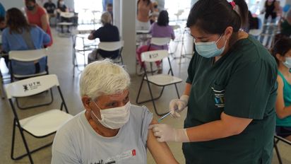 Terceras dosis: a docentes y personal sanitario se les suman los mayores de 70 años