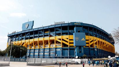 Allanaron la Bombonera por presunta falsificación de entradas
