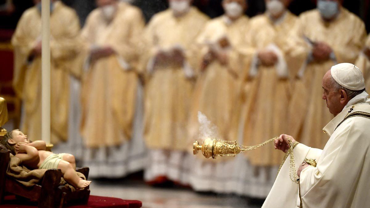 El papa Francisco presidió la Misa de Gallo en la víspera de Navidad.