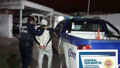 Estaba ebrio, causaba escándalos y fue detenido