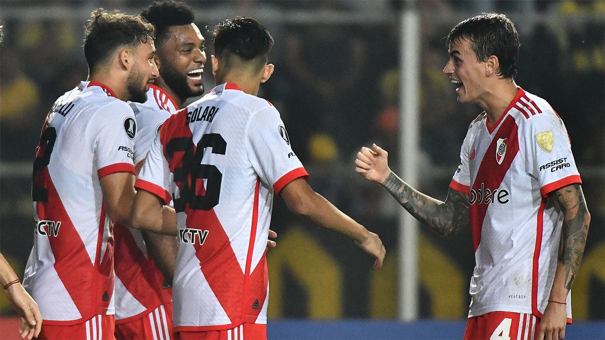 Nicolás Fonseca festeja el segundo gol de River a Deportivo Táchira (2-0) por la Copa de Libertadores