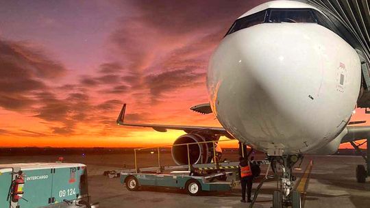 Tras las gestiones del Gobierno, regresan los primeros argentinos varados en Dubái por la guerra