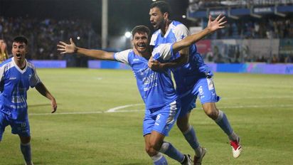 Mercado de pases: Estudiantes confirmó la continuidad del defensor Antonini