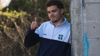 Alejo Mainero se recupera muy bien del microdesgarro que sufrió en el partido ante Alvarado en Mar del Plata. El goleador del Albo en esta temporada se quedó afuera de los duelos ante Juventud Antoniana y Huracán Las Heras. Mañana se sumará a trabajar a la par de sus compañeros y el cuerpo técnico decidirá si lo pone desde el inicio o si ocupará un lugar entre los suplentes.