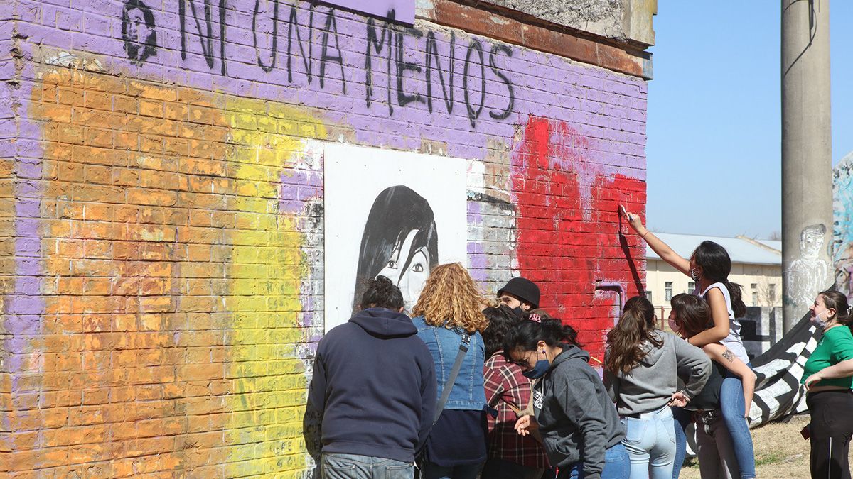 La intervención artística fue plasmada en la casilla frente a la pasarela de El Andino&nbsp;