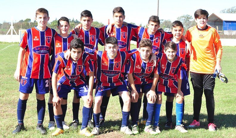 Universitario obtuvo cinco victorias y domina las posiciones del fútbol juvenil