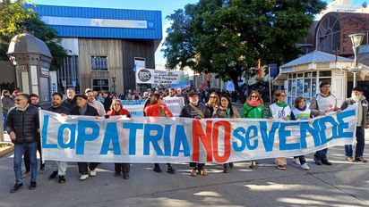 Paro general: realizaron una concentración y radio abierta en Plaza Roca