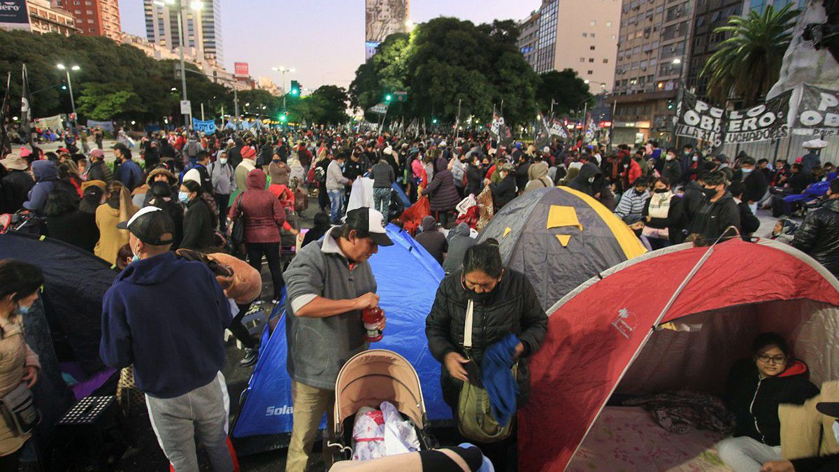 La semana pasada organizaciones piqueteras de izquierda realizaron durante 48 horas una protesta con acampe sobre la avenida 9 de Julio.