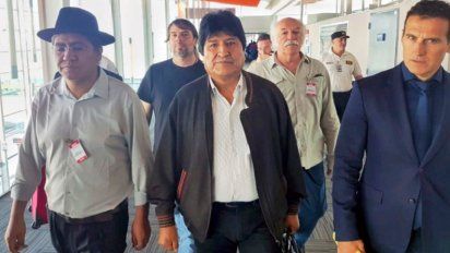 Evo Morales llegó a la Argentina y pidió ser considerado “refugiado”