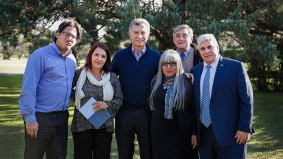 Macri se reunió con Lospenatto y con líderes oficialistas en Olivos