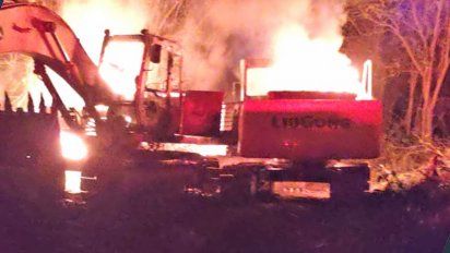 Villa del Dique: atribuyen a un ataque intencional el incendio de 3 máquinas