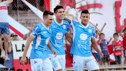 Estudiantes volvió a remontar un resultado y se trepó a la punta