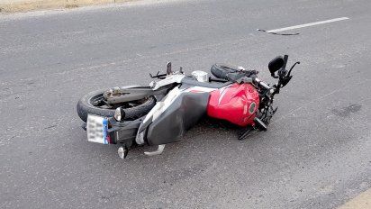 Un motociclista herido tras accidentarse en el Puente Carretero