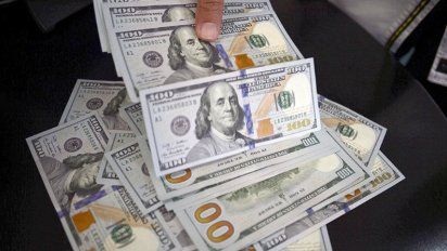 El dólar operó en baja y cerró a $ 44,65