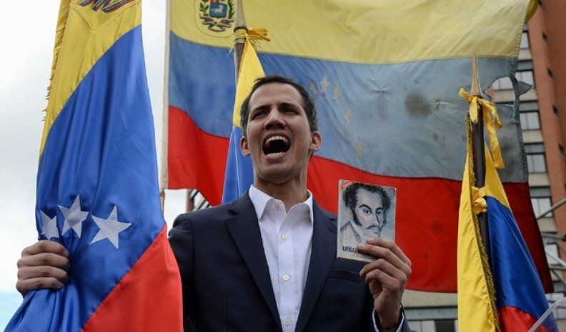Venezuela: el jefe del Parlamento se autoproclamó presidente encargado