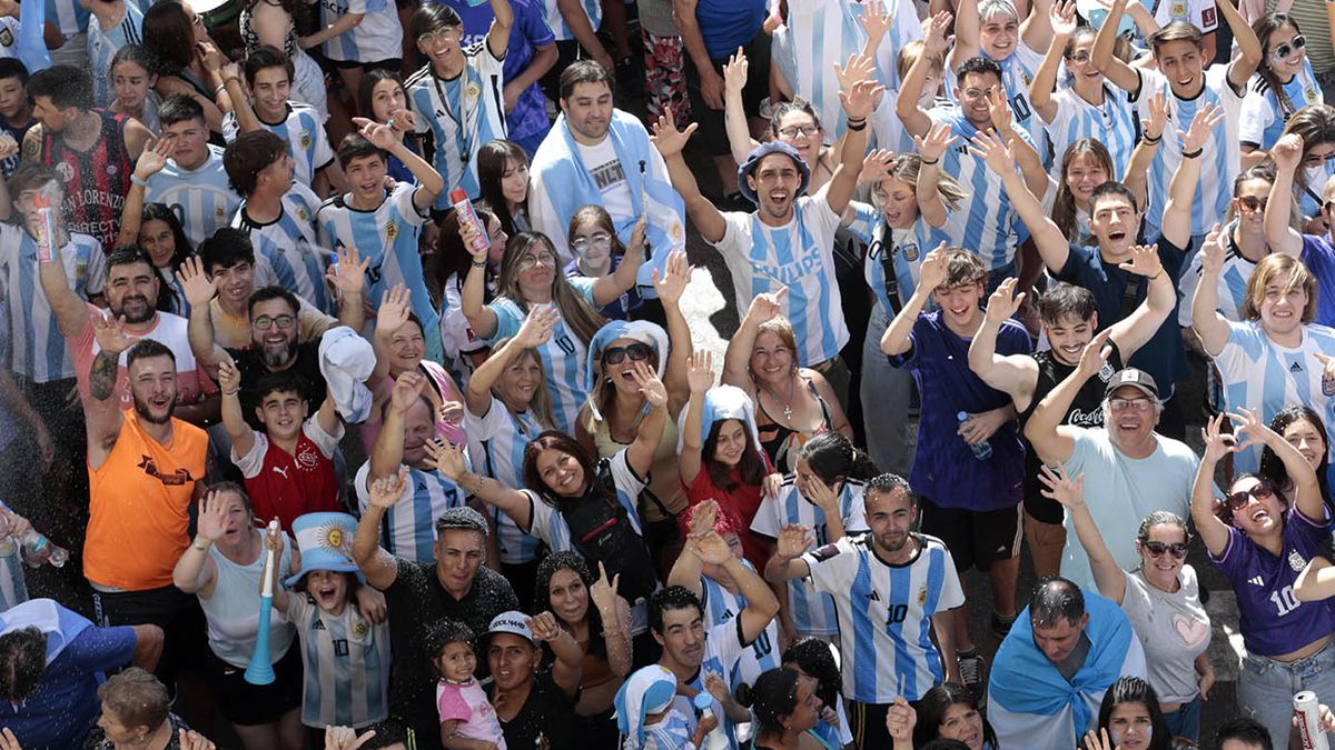 Río Cuarto salió a las calles para celebrar la final del Campeonato Mundial. Foto: Matias Tambone.