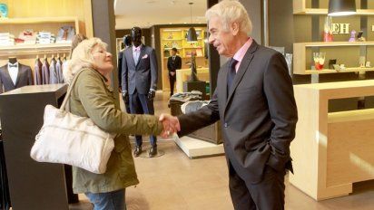Lejos de la política, De la Sota abrió y atendió el local de ropa