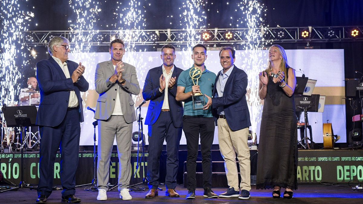 El piloto riocuartense fue elegido por el deportista destacado de la ciudad del 2022.