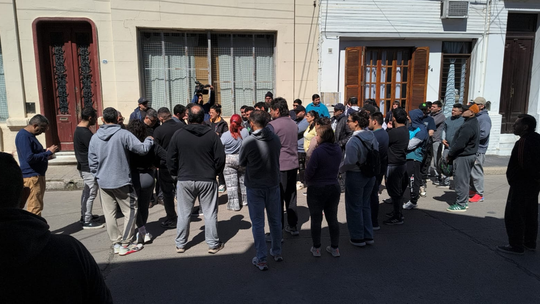“Están debiendo el 90% del sueldo del mes de julio, todo -agosto y todo septiembre, y el medio año”, señalaron los trabajadores de AVEX.