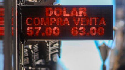 Ahora, por falta de pesos, el dólar blue se desplomó $ 7 para quedar finalmente en $ 67