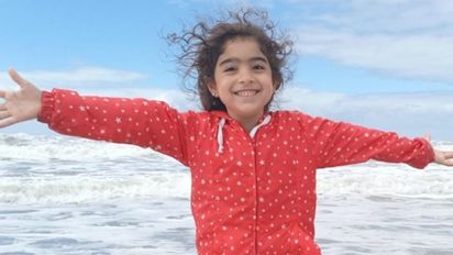 Dejan todo y se van a España para tratar a su hija de una rara enfermedad