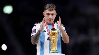 Lisandro Martínez volvió después de nueve meses y apunta al Mundial 2026