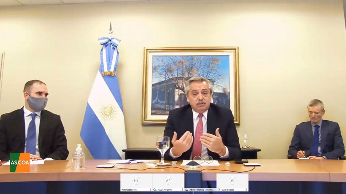El presidente Alberto Fernandez durante una videoconferencia con el Council of the Americas