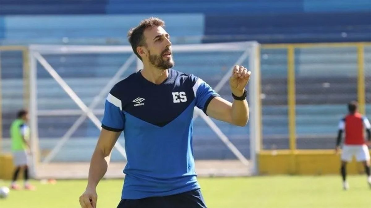 David Dóniga en uno de los entrenamientos con El Salvador.