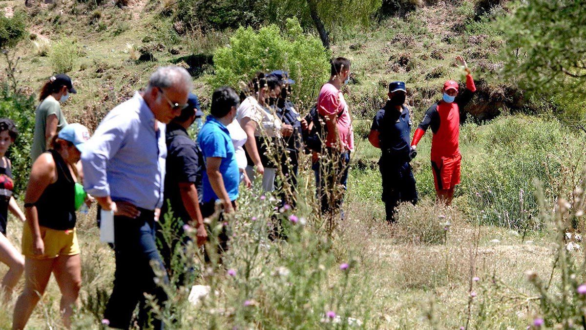 Voluntarios se sumaron al rastrillaje en busca de pertenencias de Oriana.