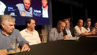 Convenio para asfaltar un camino rural
