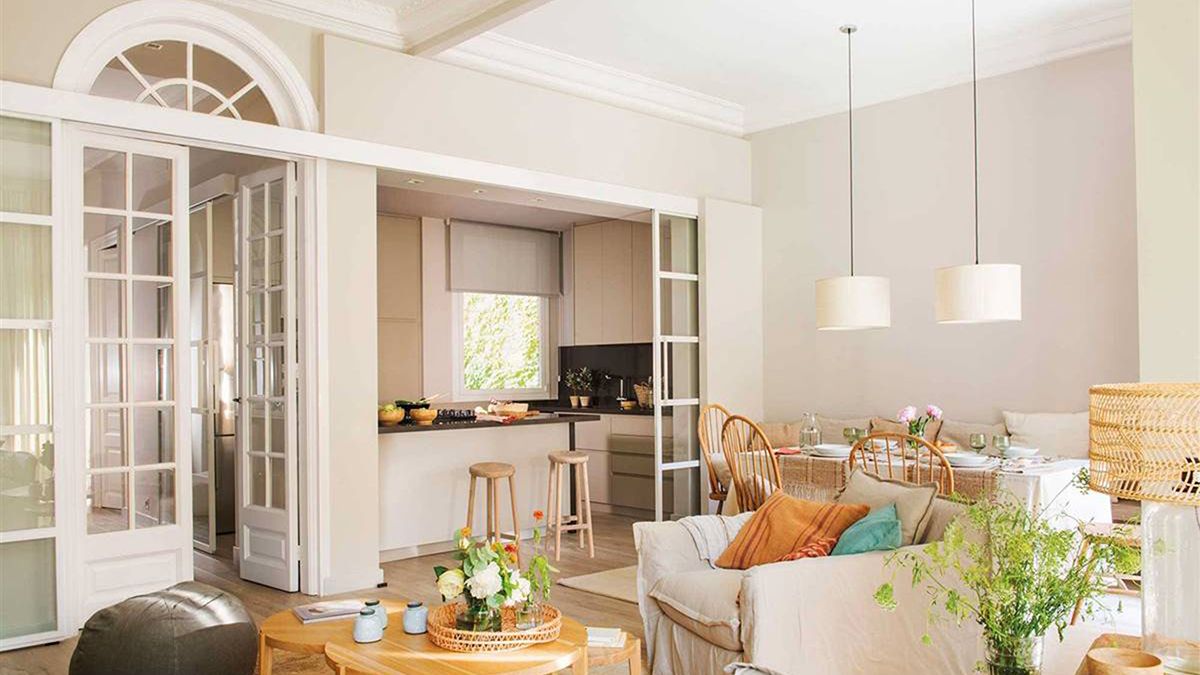 La iluminación diurna aporta claridad y calidez a los ambientes de un hogar.