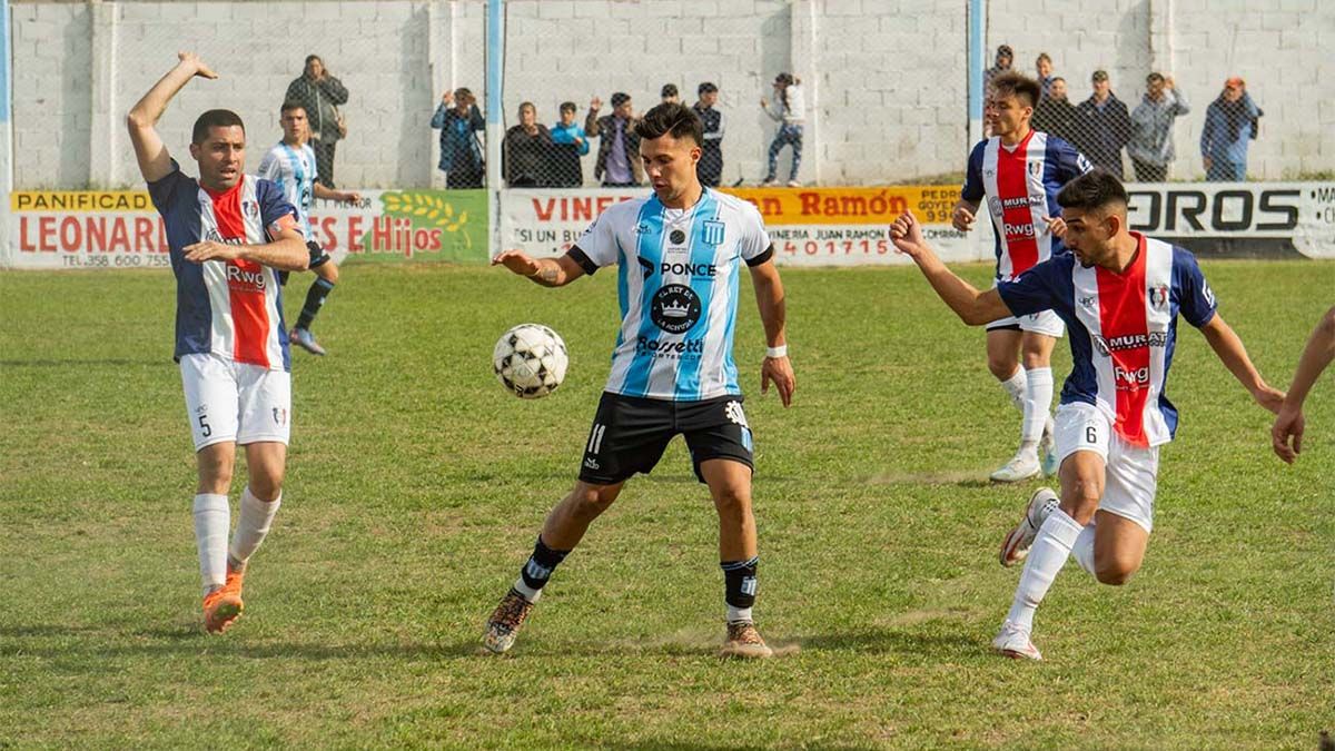 Escena del empate 1 a 1 entre Alberdi y Belgrano de Vicuña Macikenna en el Trampero.