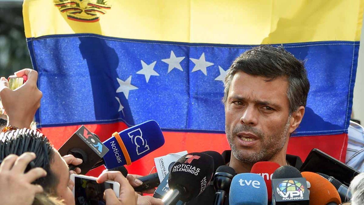 El opositor Leopoldo López abandonó Venezuela