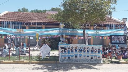En Jovita, los colegios alientan a la Selección decorando sus edificios