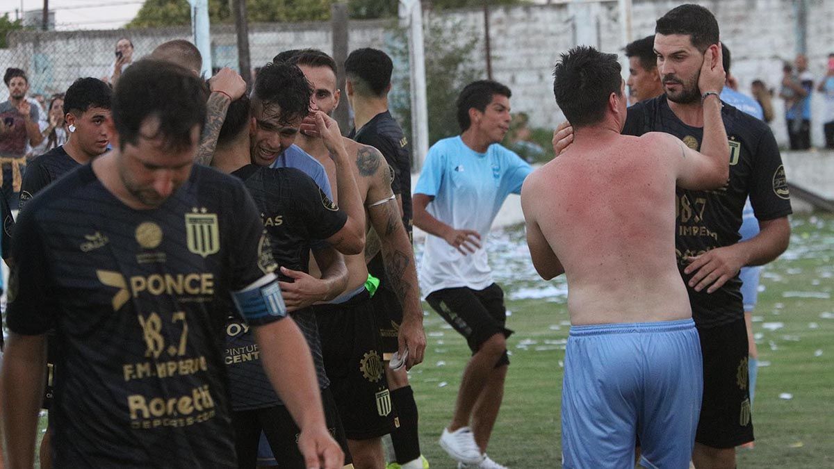 El Celeste de Adelia María venció a domicilio a Alberdi 2 a 1 y se quedó con el torneo Clausura. Foto: Matías Tambone