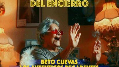 Beto Cuevas cambia el rock por la cumbia para dar fuerza a las personas mayores