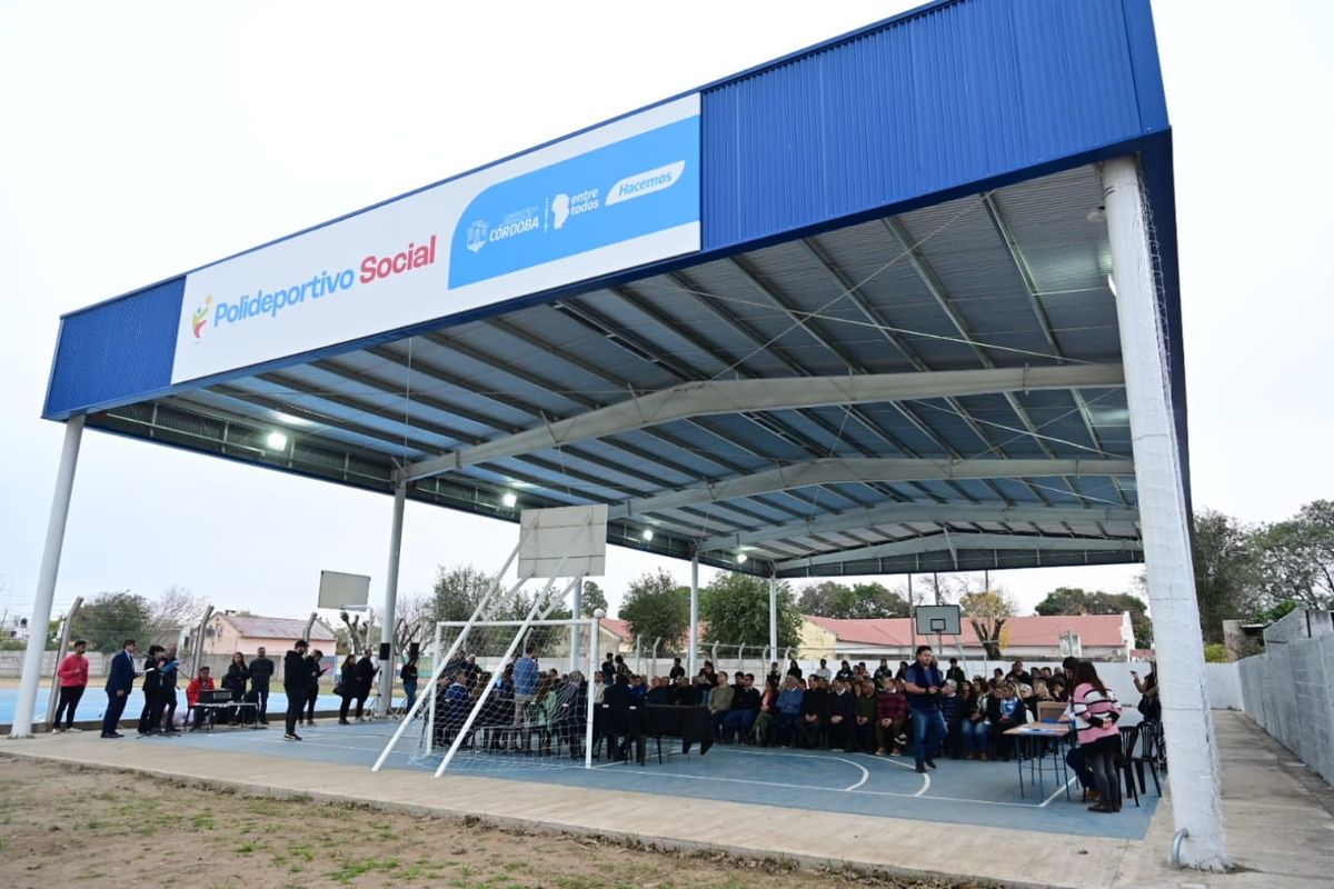El polideportivo social se encuentra en calle Ayacucho y Formosa (Ipet 56- Escuela Abraham Juárez).