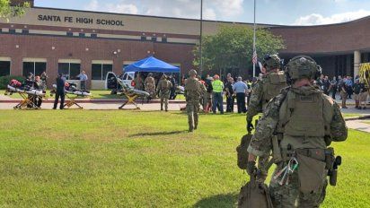 Confirman 10 muertos por el tiroteo en una escuela secundaria de Texas